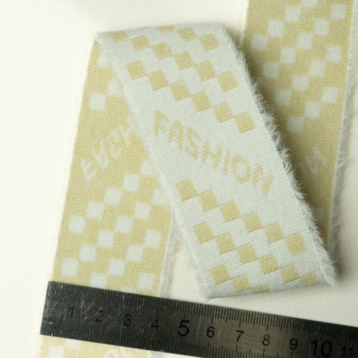 Резинка Декор 4 см Шахматка Fashion мохната світло бежева 25я